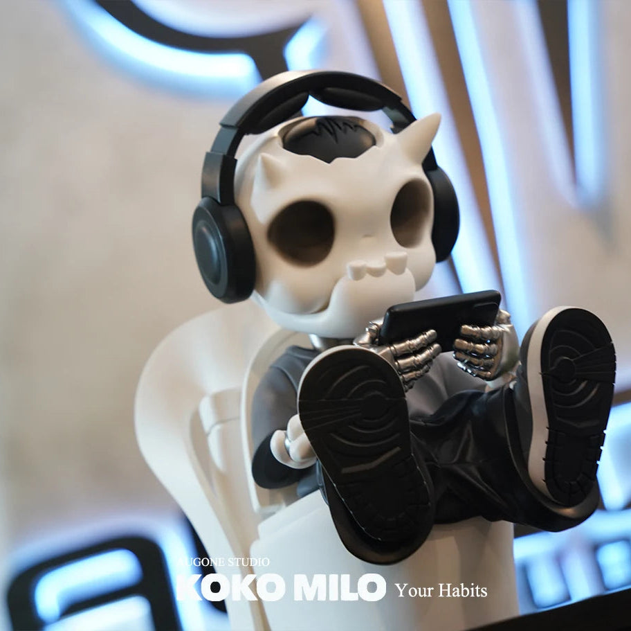KOKOMILO Your Habit Bright White L Version Ritual Figure — main view | KikiBuddies