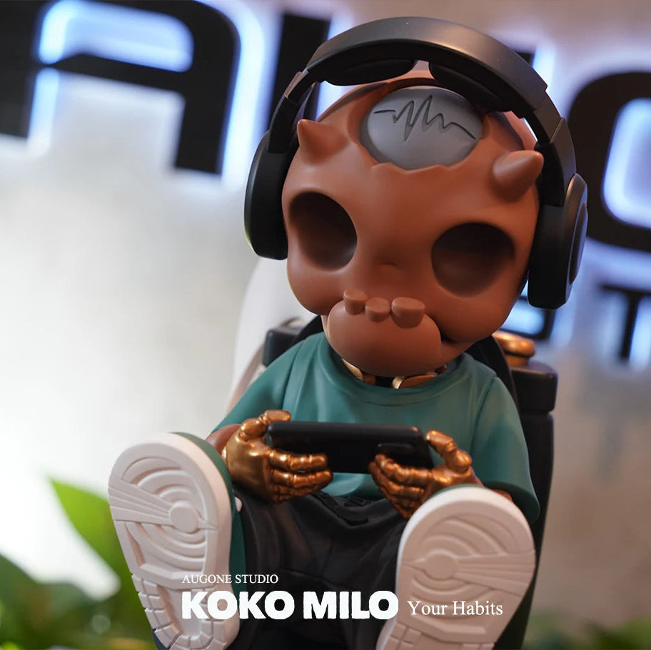 KOKOMILO Your Habit Knight Black L Version Ritual Figure — side view | KikiBuddies