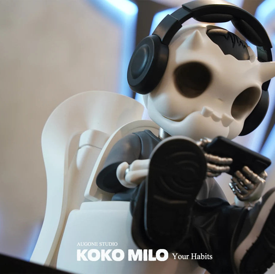 KOKOMILO Your Habit Bright White L Version Ritual Figure — side view | KikiBuddies