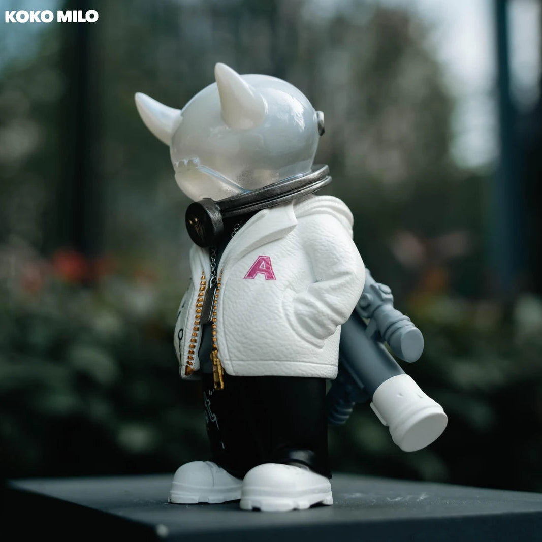 KOKOMILO A-Kingsman Crystal Jade Transparent Head Figure — detail view | KikiBuddies