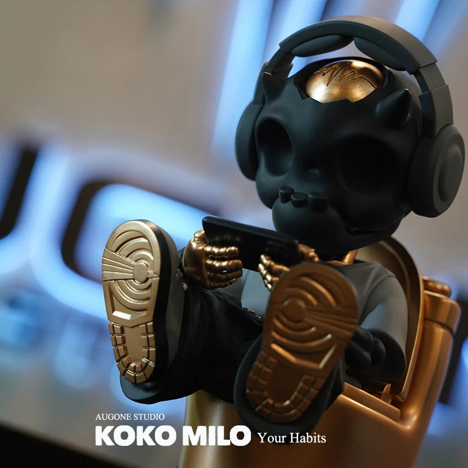 KOKOMILO Your Habit Lucky Gold M Version Ritual Figure — detail view | KikiBuddies