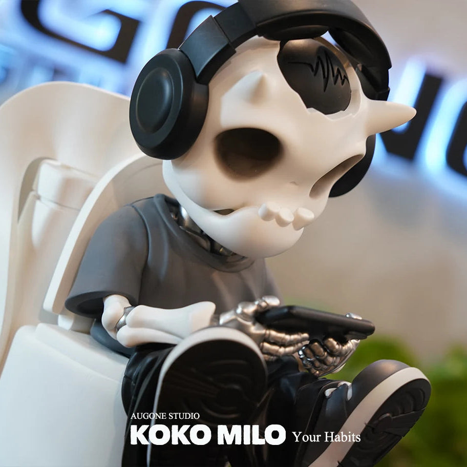 KOKOMILO Your Habit Bright White L Version Ritual Figure — detail view | KikiBuddies