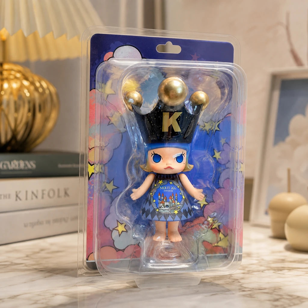 100% MEGA Royal Molly — 20th Anniversary Edition MEGA Figure display scene