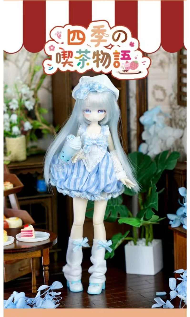 Momotale Four Seasons Tea Tales blue-and-white physical doll example with complete hat, long hair, hands and paired shoes