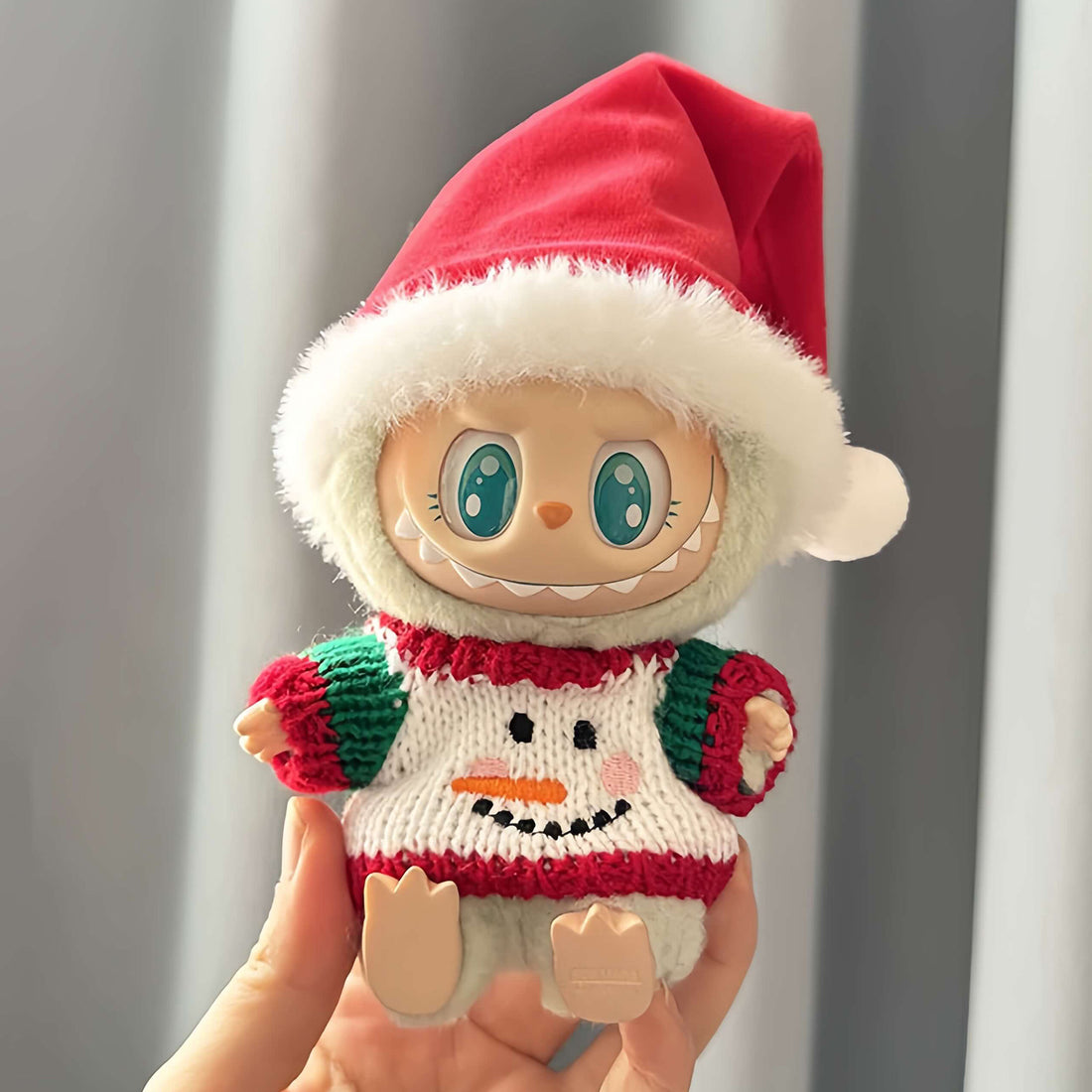 Labubu 17cm kikibuddies Christmas Outfit - Snowman Sweater + Santa Hat