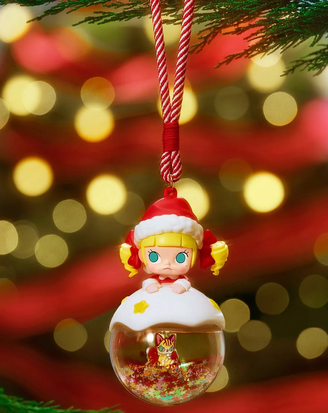 Apple of My Eye Holiday Fairytale secret-design pendant scene; the secret is not guaranteed