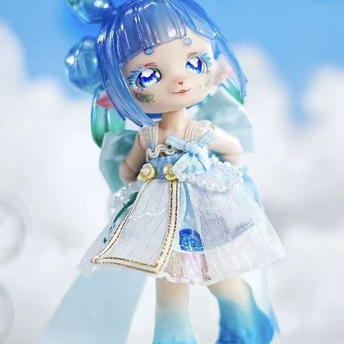 Blue-haired doll in a pale blue outfit; exact-series detail reference, random purchase does not guarantee this character