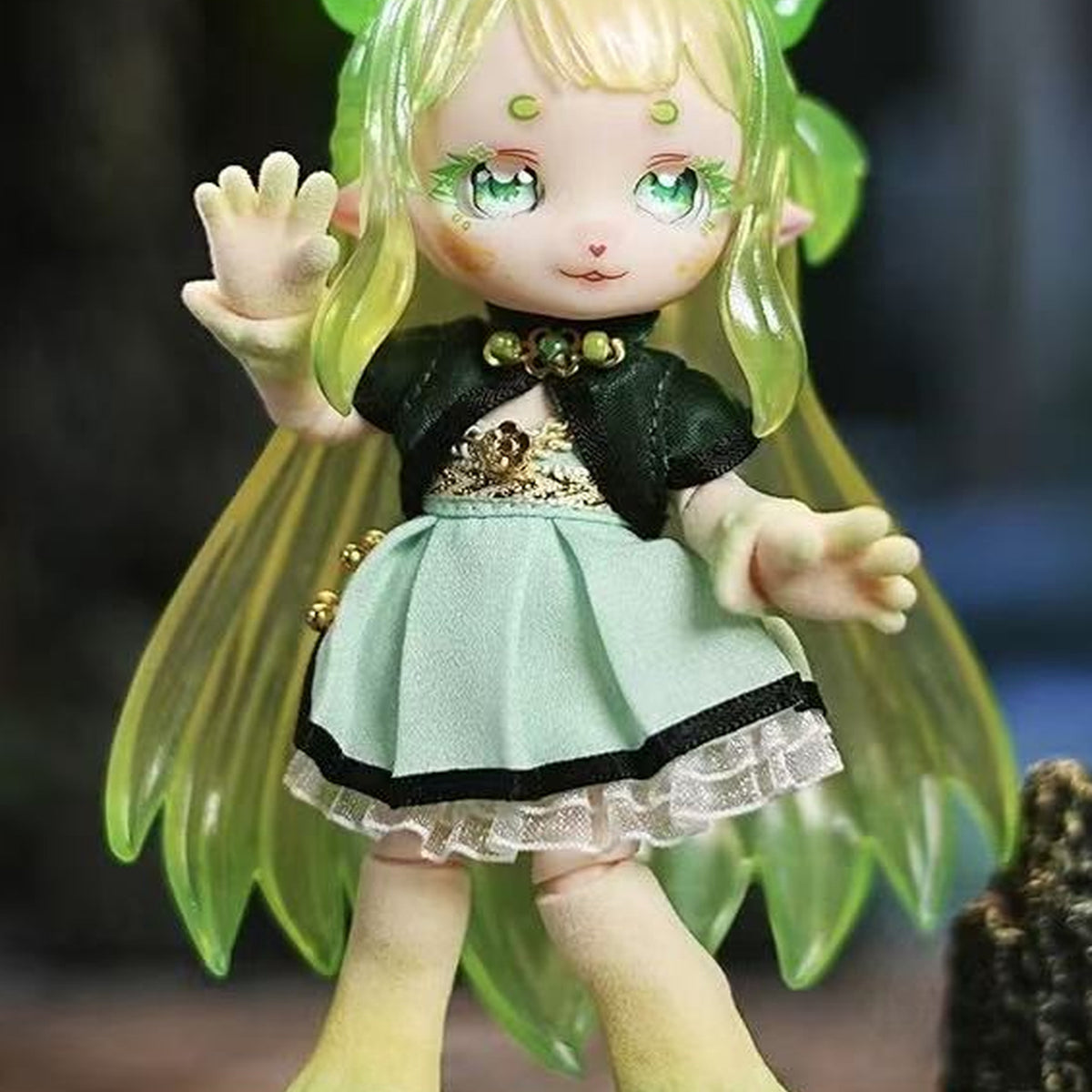 Green-haired doll in a mint-and-black outfit; exact-series detail reference, random purchase does not guarantee this character