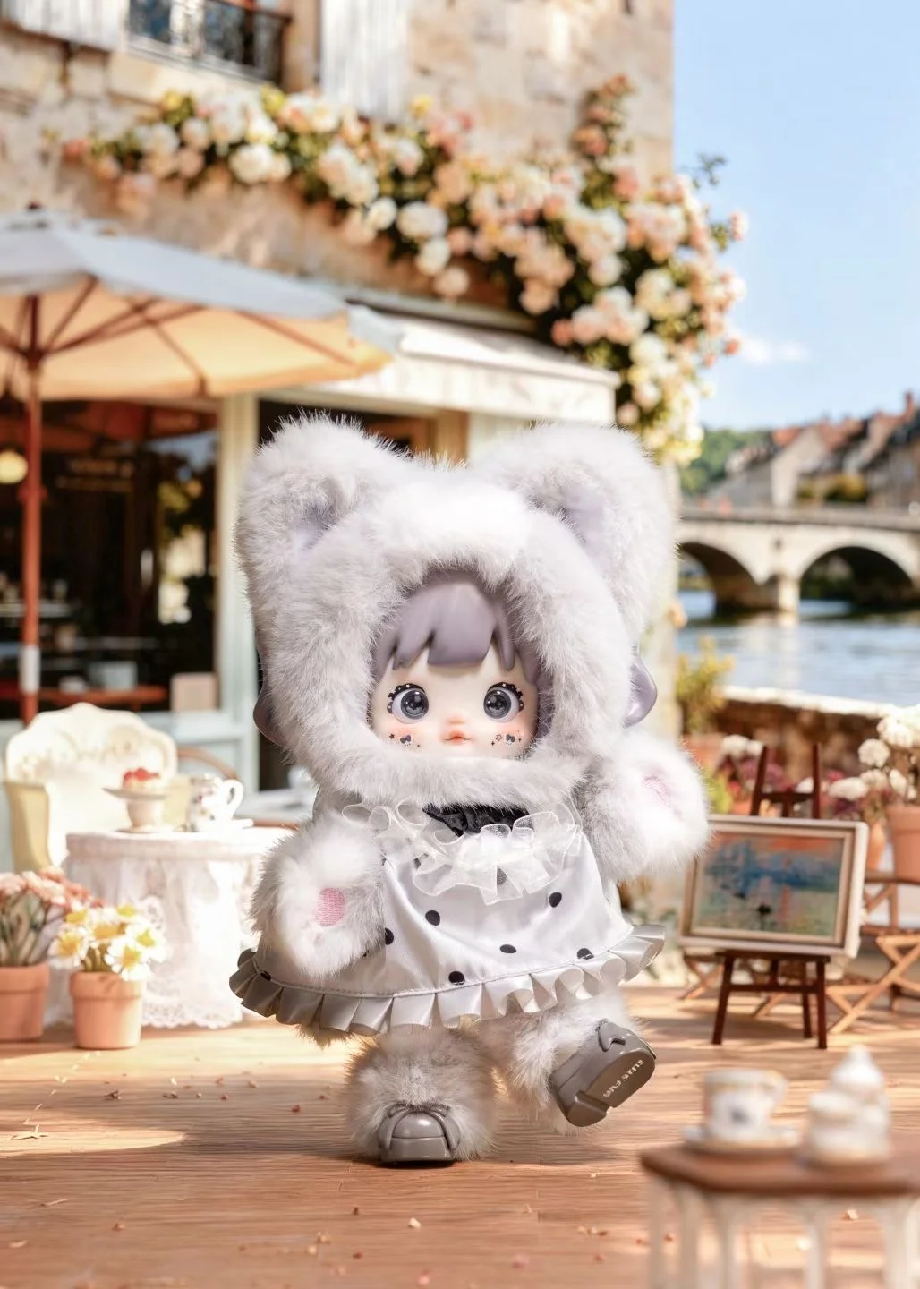 NOMMI Forest Kingdom — Curly Tail Kitty original full-body context view
