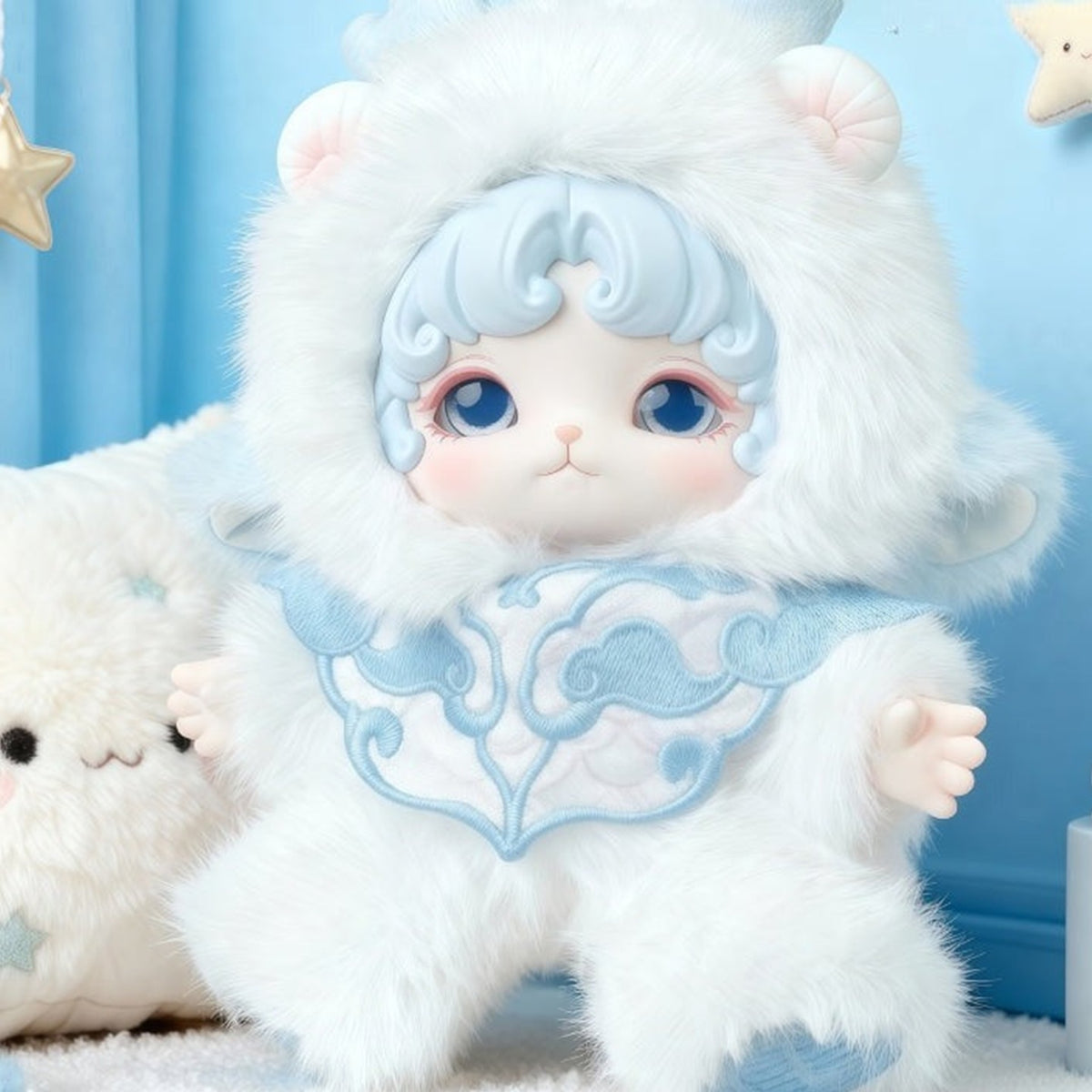 MIJUAN LanLongBao - blue hair, white hood and outfit detail | KikiBuddies