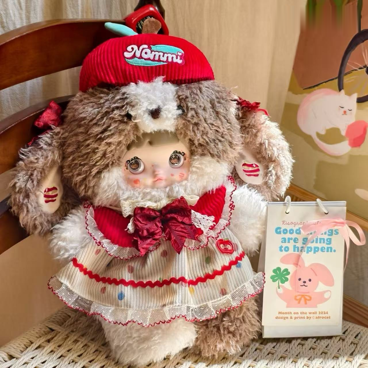 Nommi 400% Have a Bite of the Apple Series Plush, Exclusive Version - Apple outfit complete plush example; packaging is defined by selected option