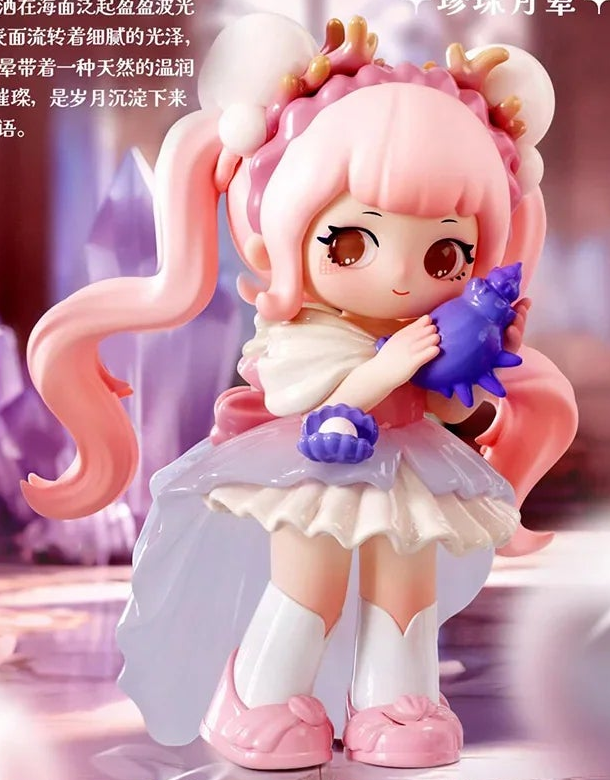 Complete pink-haired ZIYULI figure example with full shell-themed headwear, curls, face, purple hand-held shell detail, dress and both pink shoes; random purchases do not guarantee this design