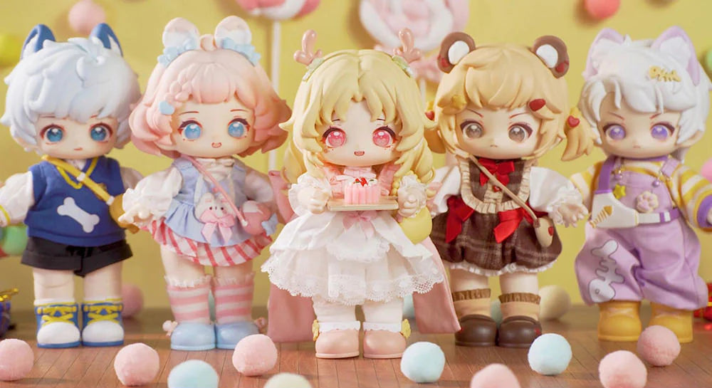 HANI Sweet Dreamland series photo with complete central pink-haired, blond and brown-haired figures; edge design arms cropped; random design not guaranteed; random purchases do not guarantee this design