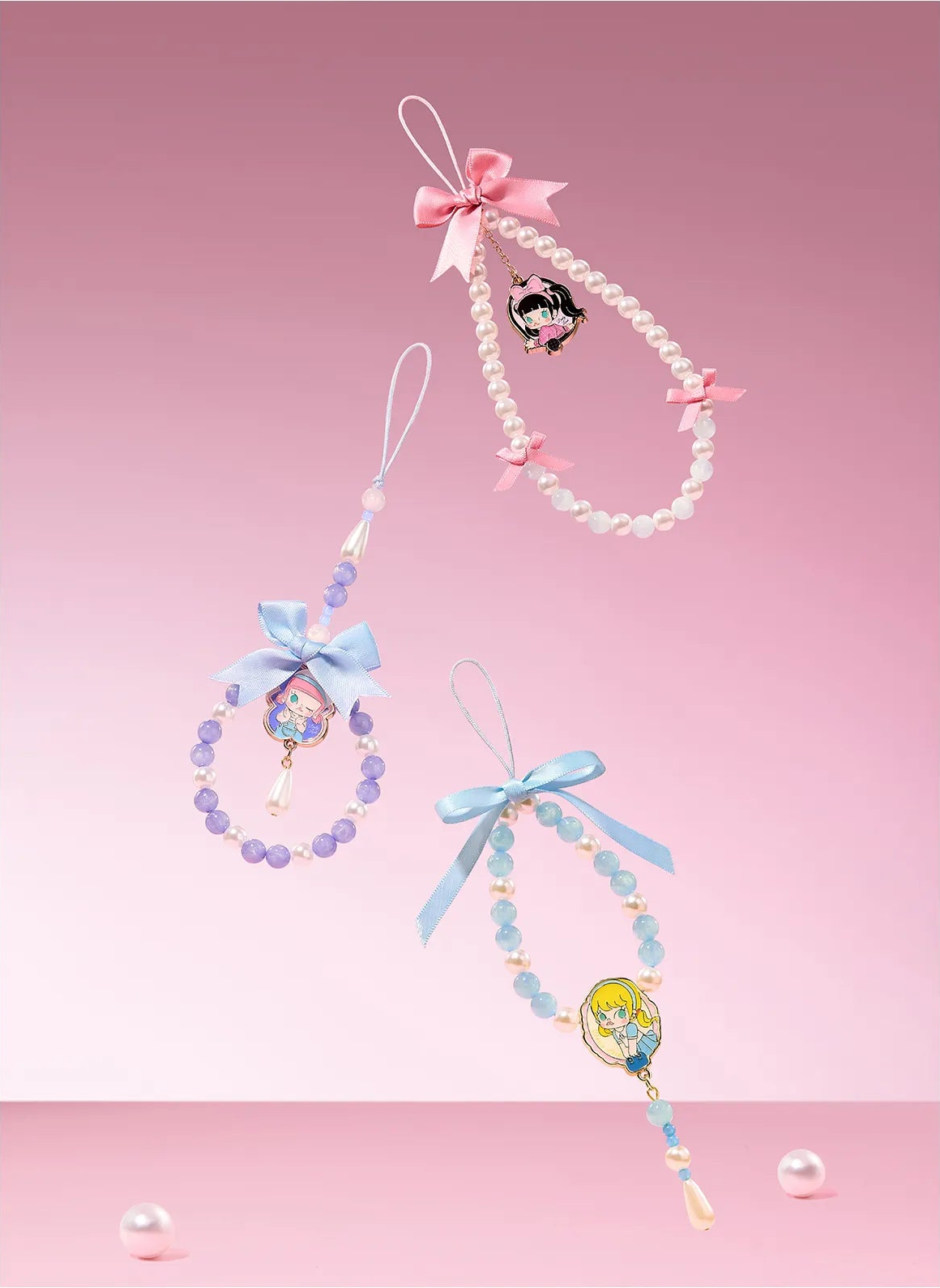 MOLLY Daily Look phone charm scene; example designs, random box contents not guaranteed
