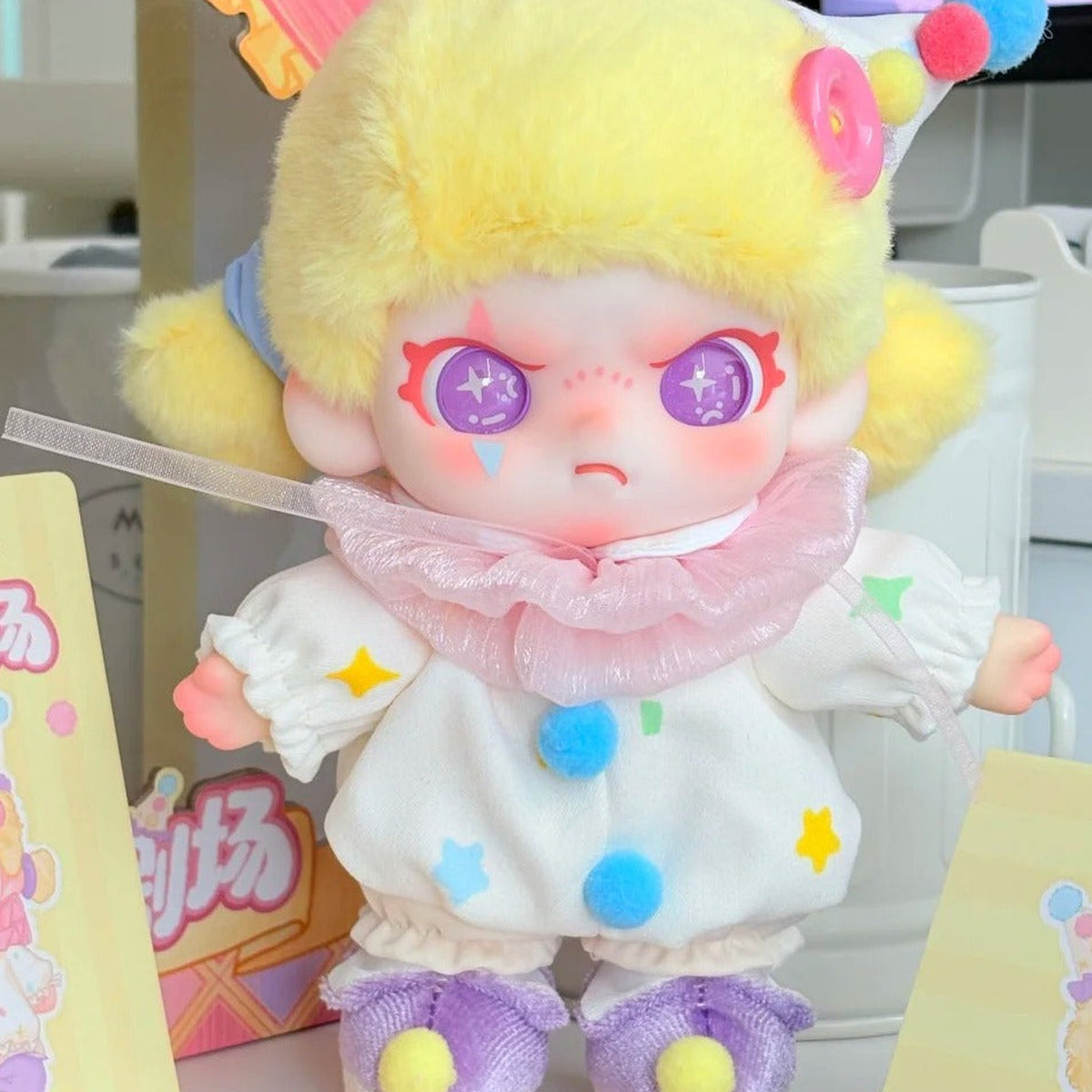 DORA Colorful Theater face and outfit detail