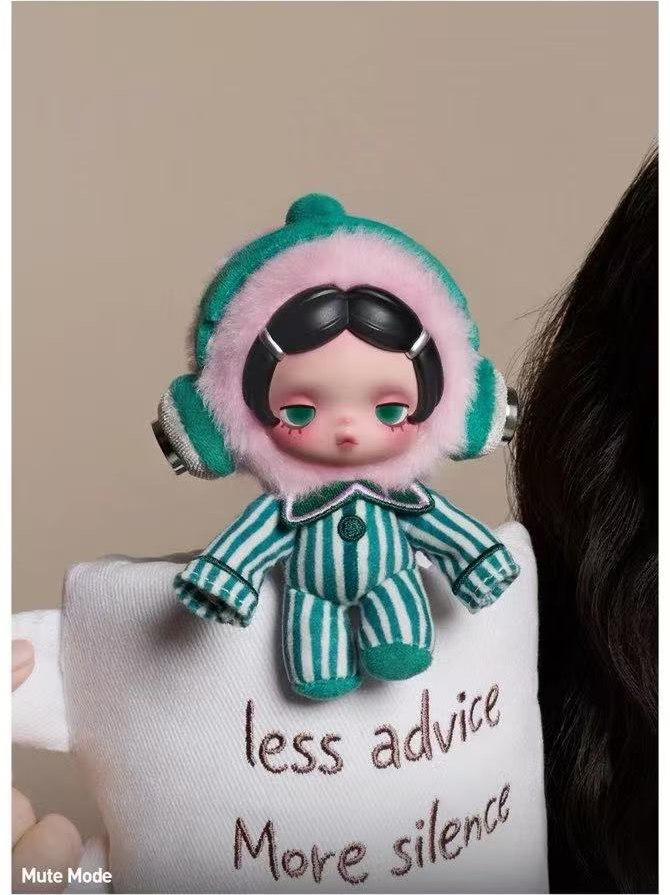 SKULLPANDA Off Mode — Mute Mode plush pendant; scene props not included