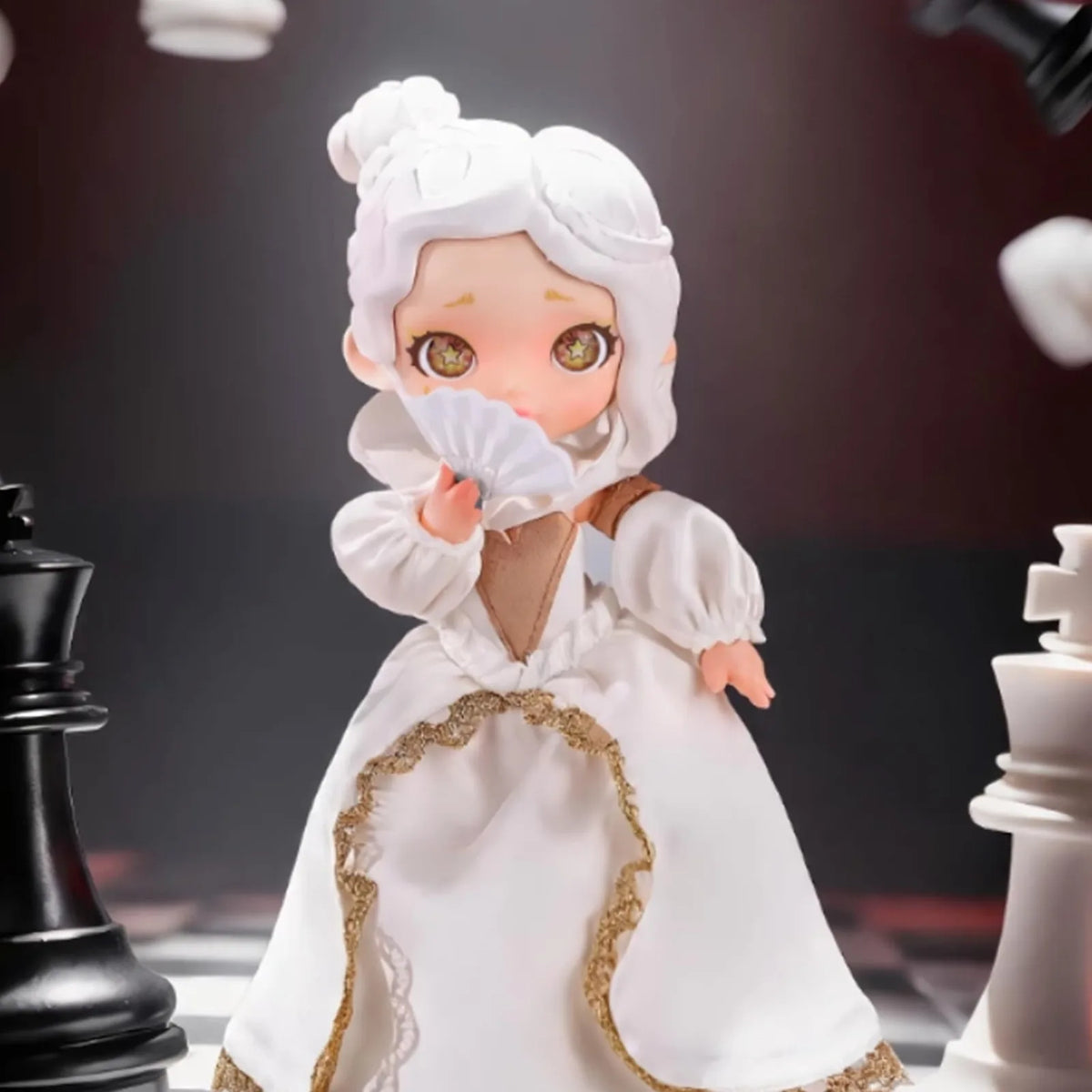 LAURA Chess Queen white-haired doll in a white-and-gold gown holding a fan; physical series reference, random purchase does not guarantee this character