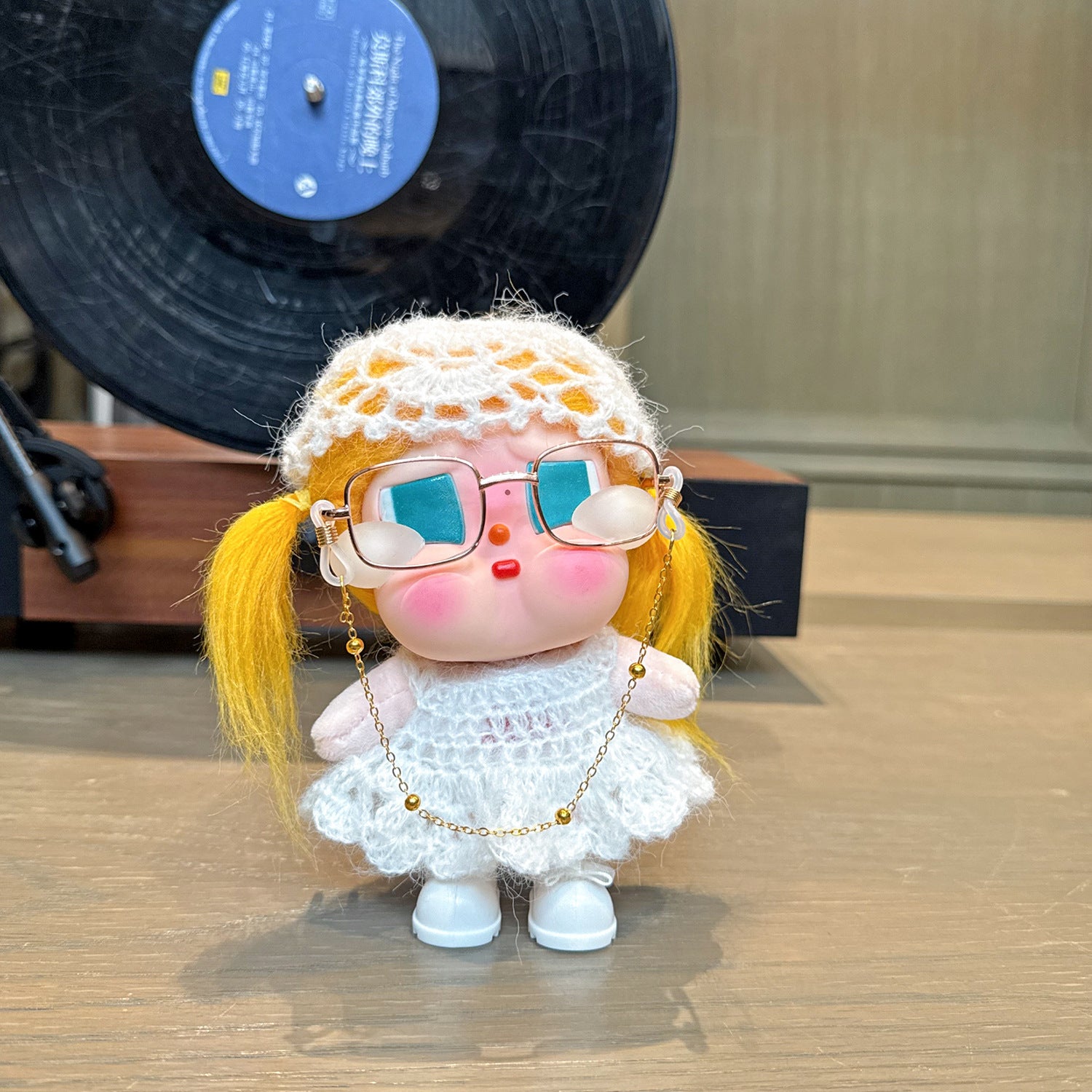 Crochet Vintage 4-Piece Set for Crybaby 10cm - lifestyle scene | KikiBuddies