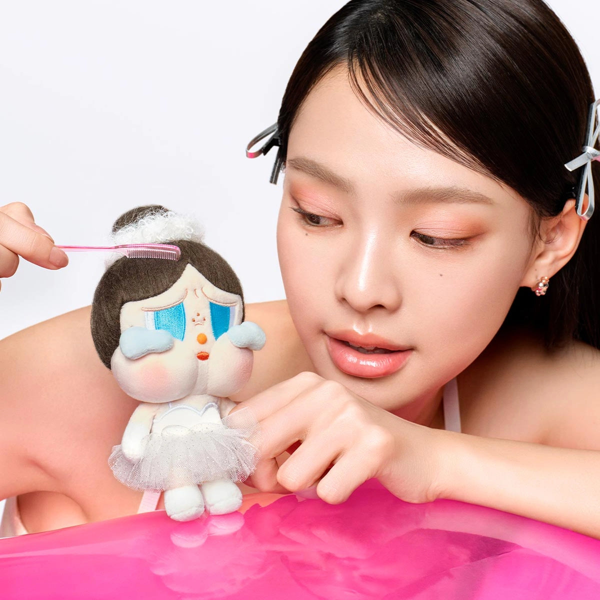 CRYBABY SHINY SHINY fixed single plush pendant - hair-detail scene with a model; scene props not included