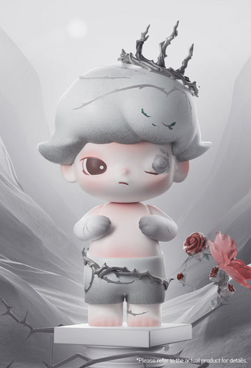 DIMOO 400% Thorns front view with the magnetic eye mask removed; white platform is display scenery