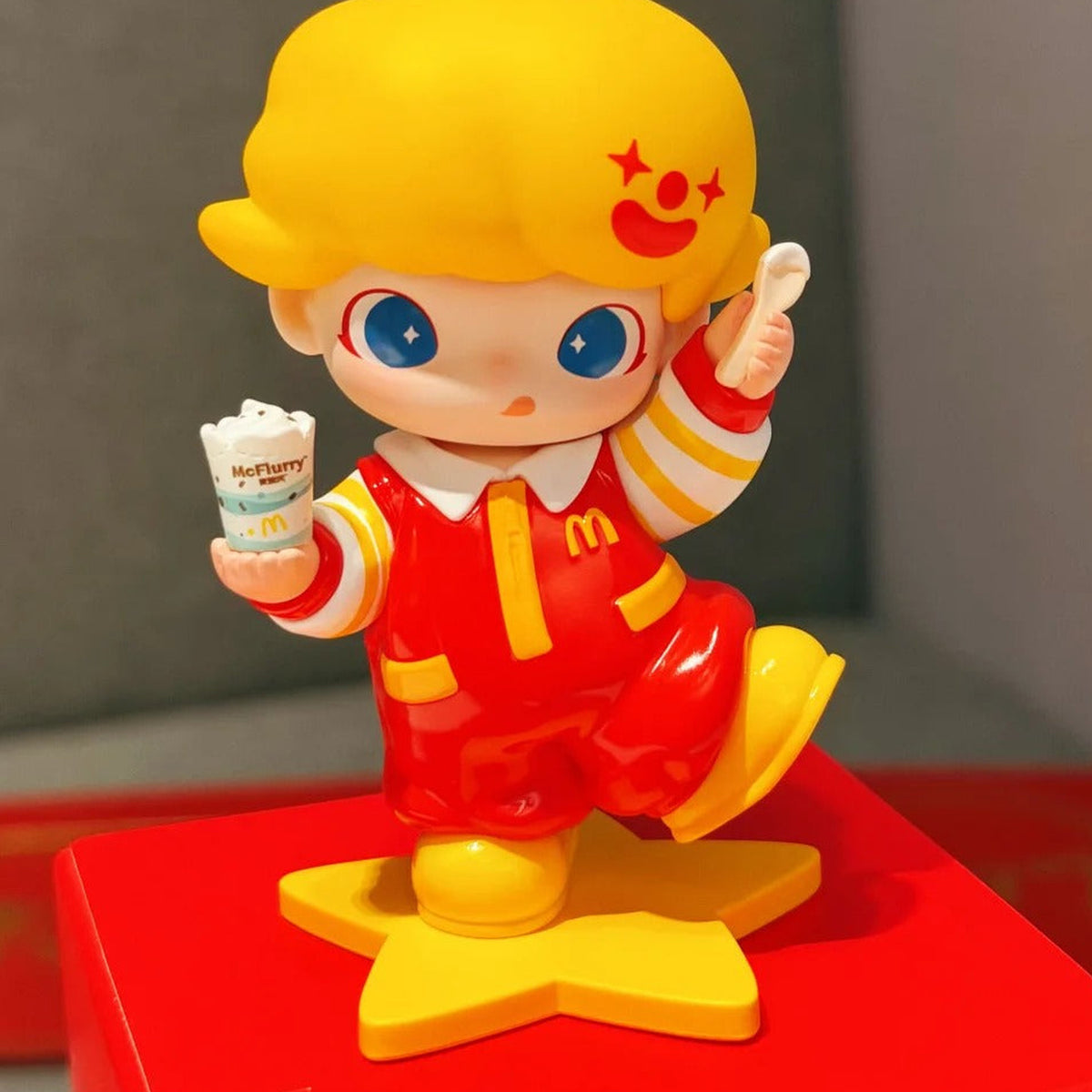 DIMOO McFlurry — red outfit, miniature cup and yellow star base