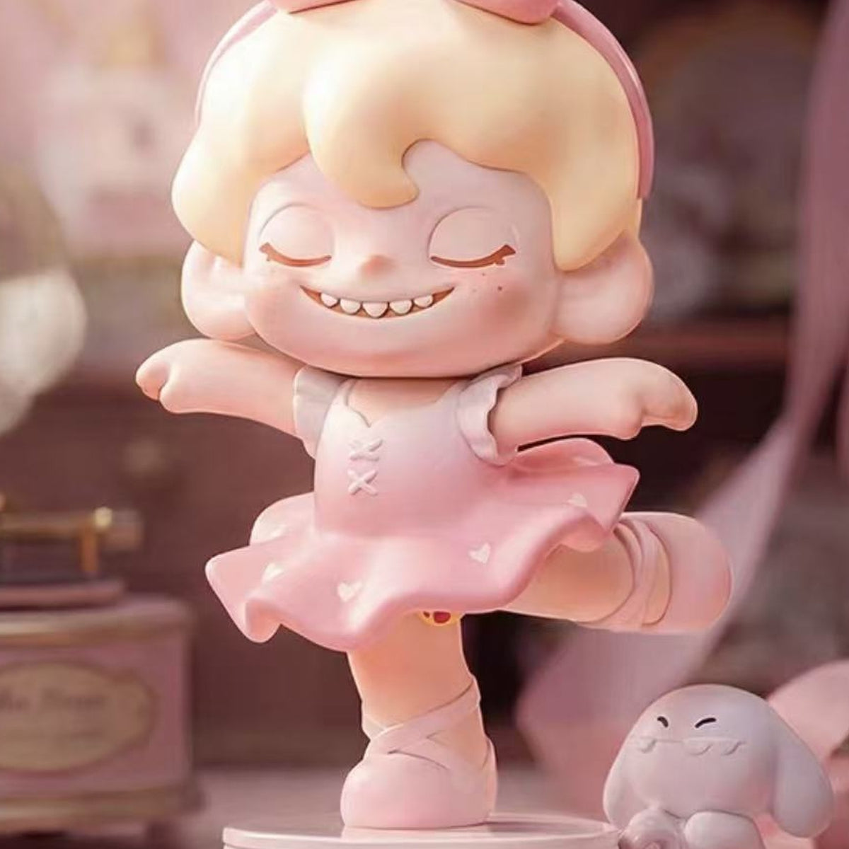 DUDOO Memory Store pink outfit design example; random design is not selectable