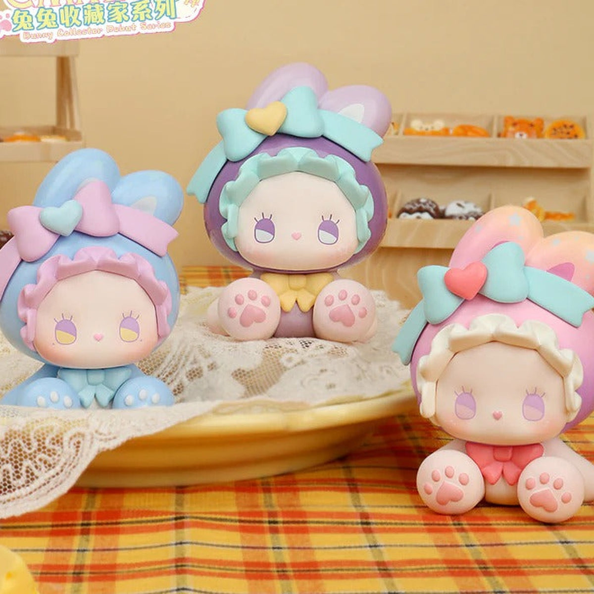 EMMA Bunny Collector Debut Series Figures, Blind Box - Series comparison with complete central bunny figure; random design not guaranteed
