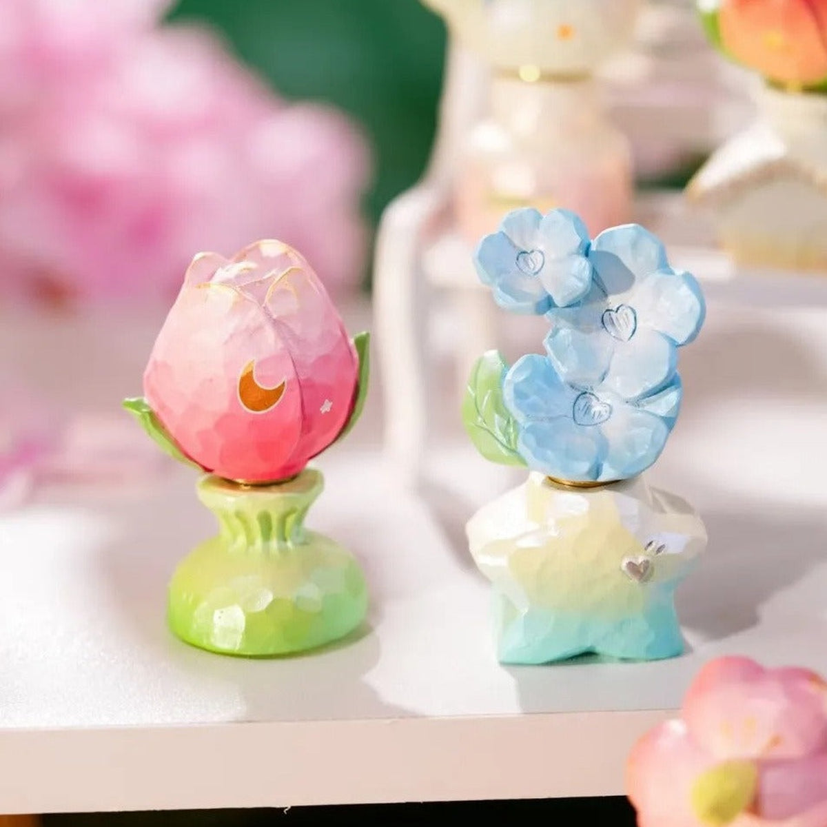 Floral Whispers Series Spin Figure Blind Box - Complete tulip and blue flower-shaped spin figure examples; random design not guaranteed