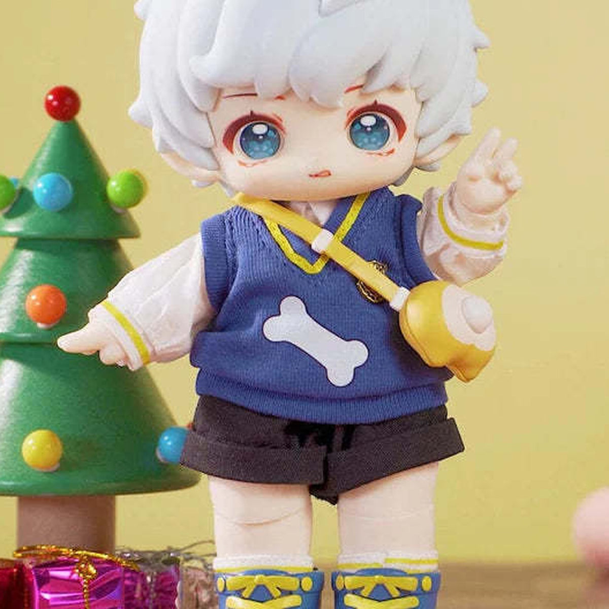 HANI Sweet Dreamland Large Size Action Figure BJD Blind Box - White-haired HANI in blue vest with raised hand; upper ears and lower shoes cropped; random design not guaranteed; display props not included