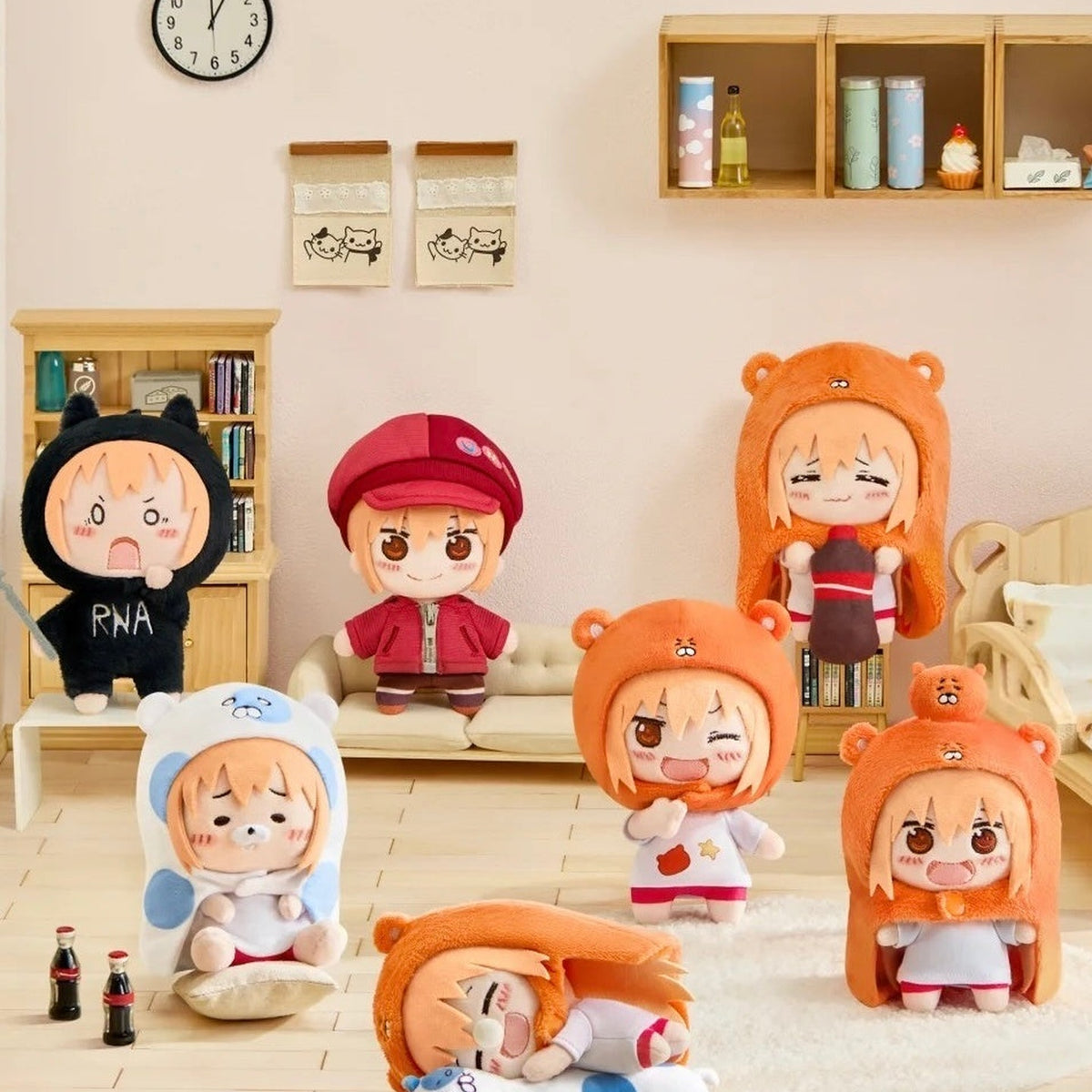 Himouto! Umaru-chan Daily Life Series Plush Pendant Blind Box - Series room display with complete central Umaru plush pendant body examples; random design not guaranteed