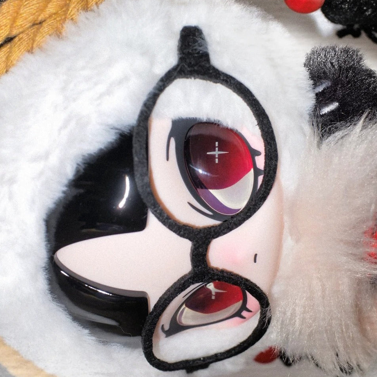 INN Lucky Omen tilted face detail; one fixed plush pendant, multiple views are not additional items