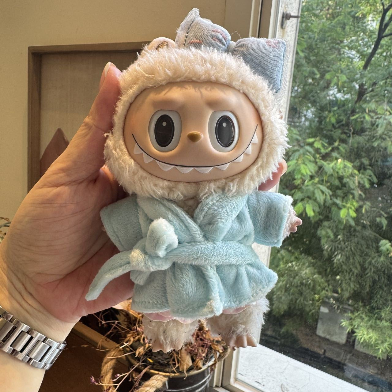 Labubu Doll Outfit - Bow Plush Bathrobe Pajama Set for 17cm Collectible Figure - front view | KikiBuddies