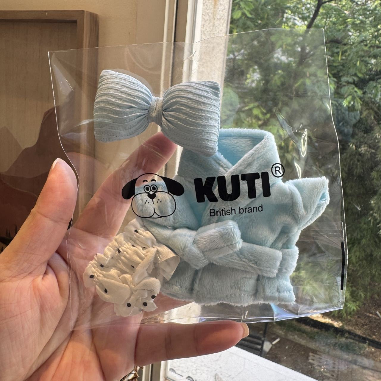 Labubu Doll Outfit - Bow Plush Bathrobe Pajama Set for 17cm Collectible Figure - detail view | KikiBuddies