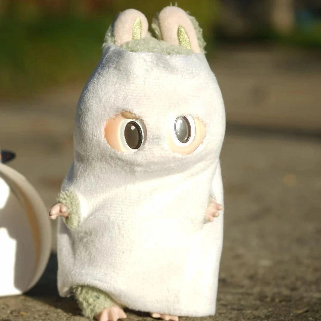 White Ghost Labubu outfit for a 17 cm doll; clothing only, doll not included.