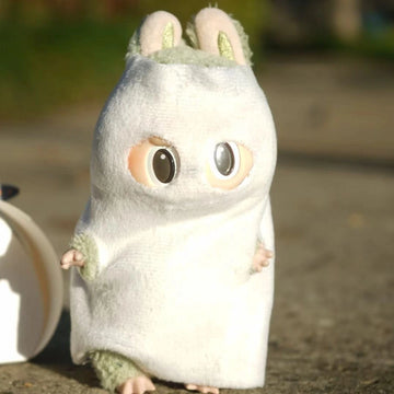 White Ghost Labubu outfit for a 17 cm doll; clothing only, doll not included.