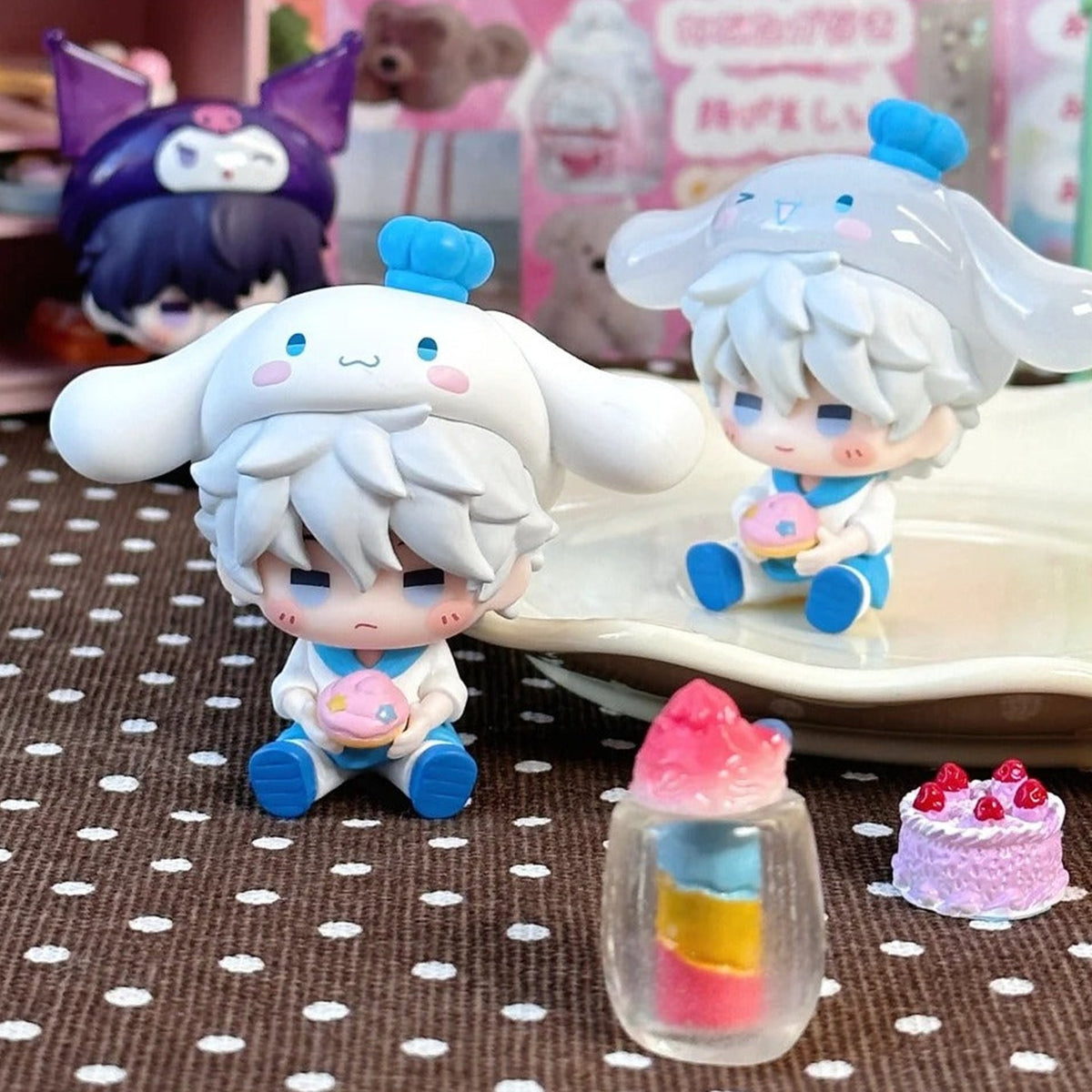 Link Click Sweet Moments pale blue-hood mini figures; series examples