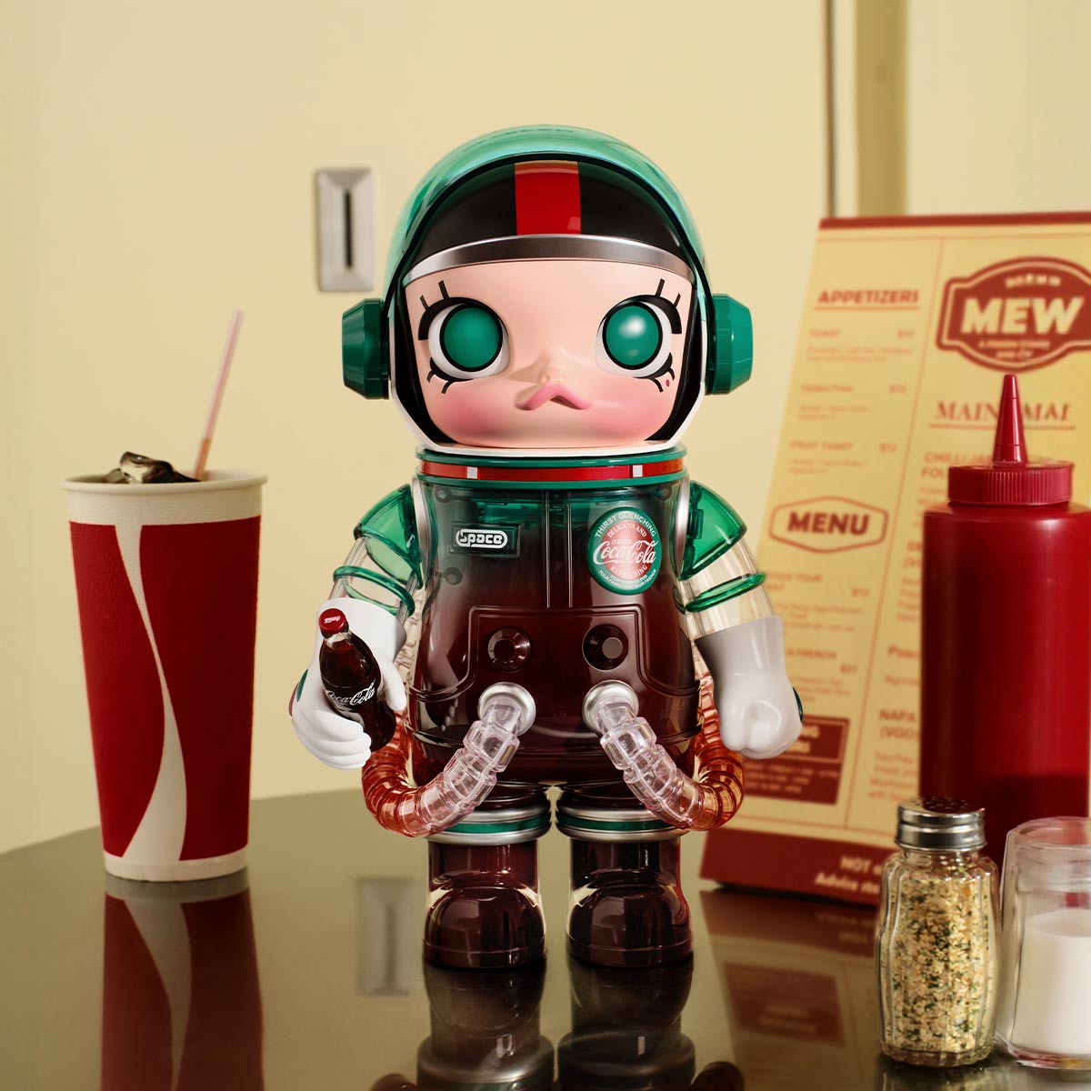 MEGA SPACE MOLLY 400% Iconic Coca-Cola figure front view in a diner scene; props not included
