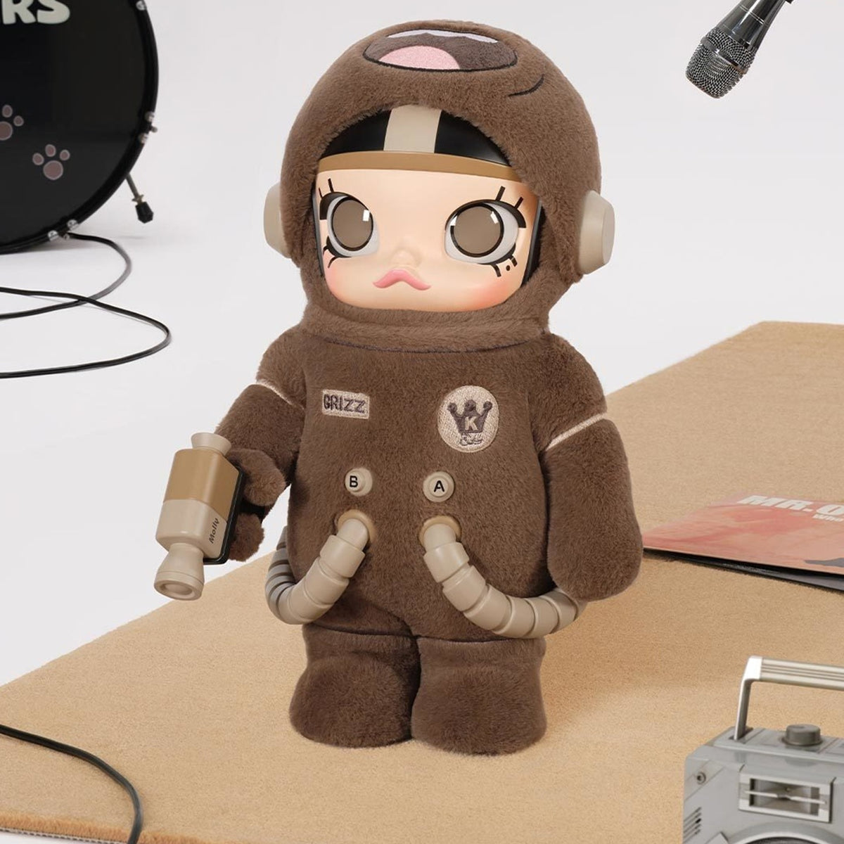 MEGA SPACE MOLLY 400% WE BARE BEARS GRIZZ figure, front view in a desk scene