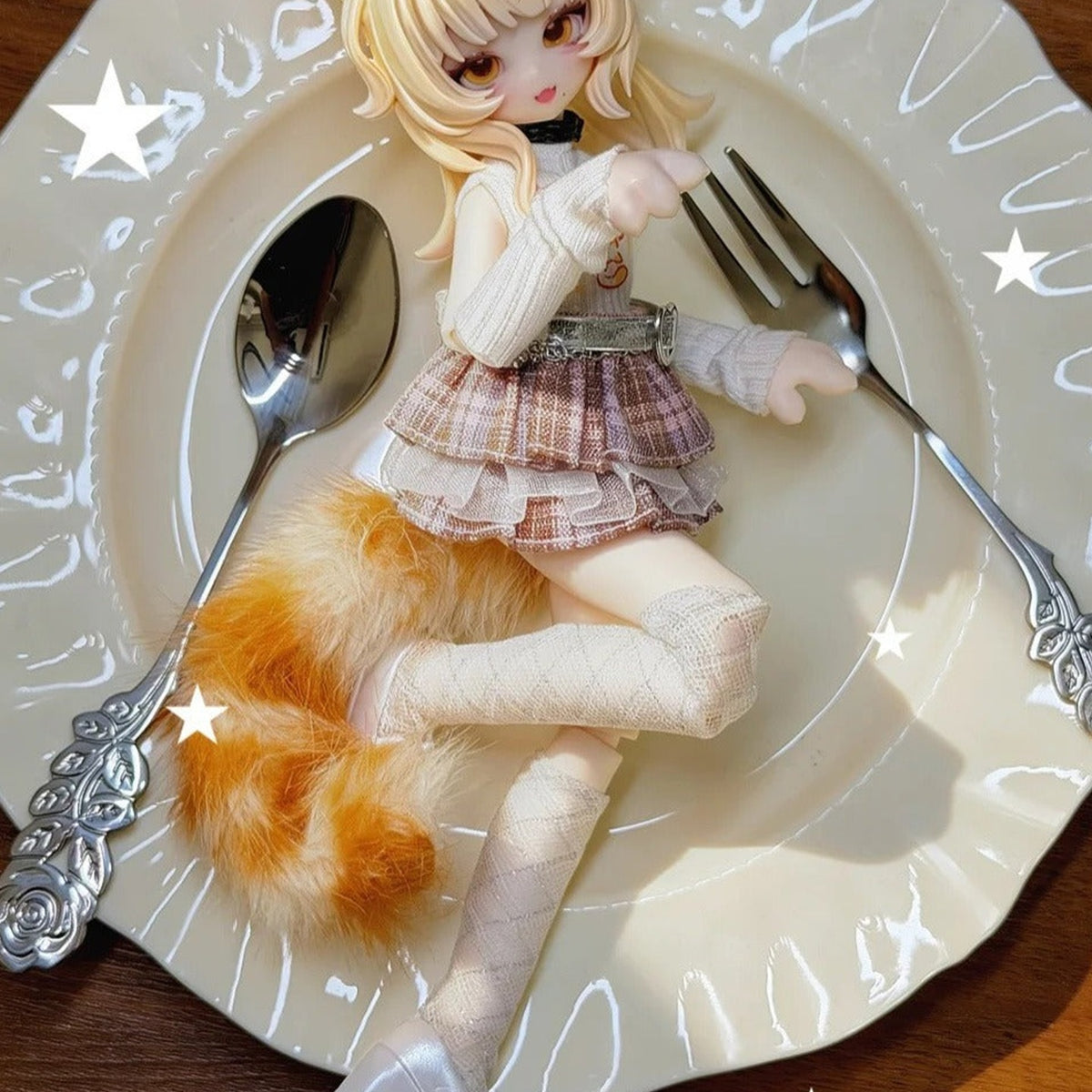 MEOW 3 MEOW MEOW MEOW Dimensions Series 1/8 Action Figure Blind Box - Yellow-haired cat-eared action figure detail on plate; upper hair and lower shoe cropped; random design not guaranteed; display props not included