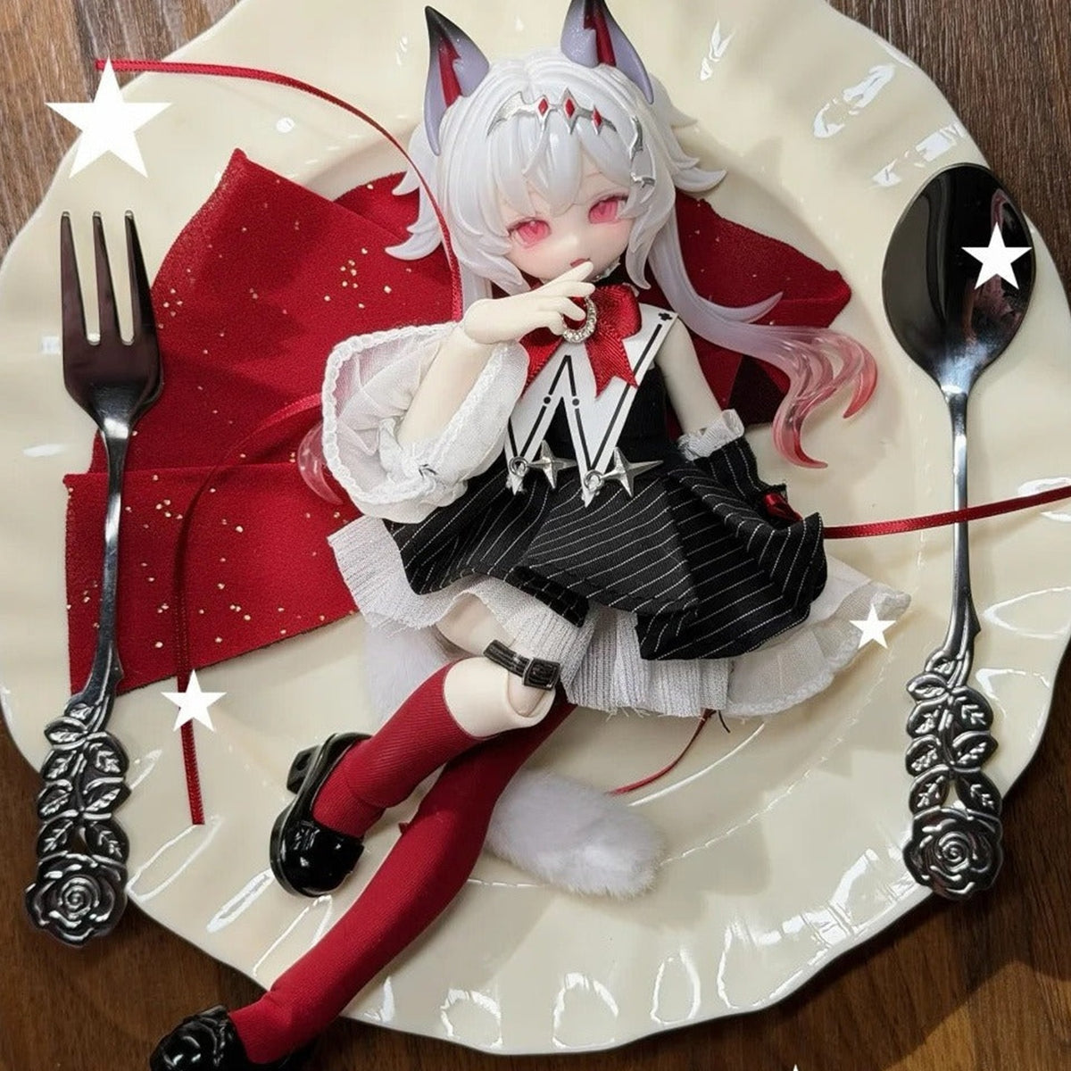 MEOW 3 MEOW MEOW MEOW Dimensions Series 1/8 Action Figure Blind Box - White-haired red and black outfit action figure detail; upper ears and lower shoe cropped; random design not guaranteed; display props not included