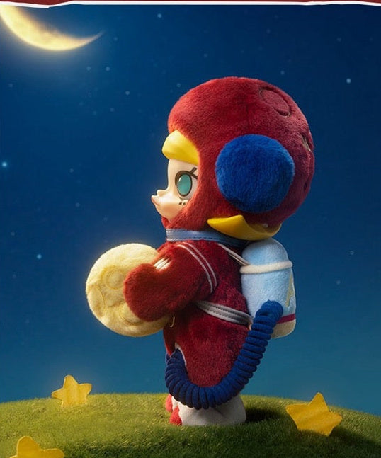 MOLLY Hello, Moon 1/8 side view showing fixed backpack details and the moon plush ball accessory