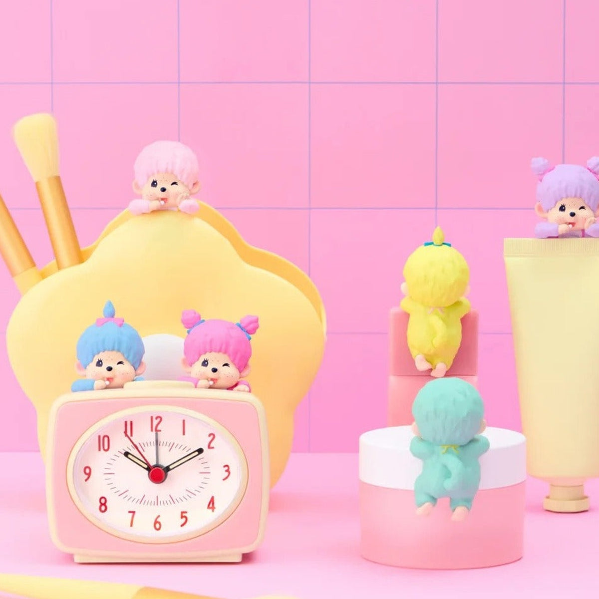 Monchhichi HIPPERS Decorative Mini Figures Colors Wink Series Blind Box - Colors Wink decorative mini figure front and rear placement examples; clock and containers are styling props; random design not guaranteed