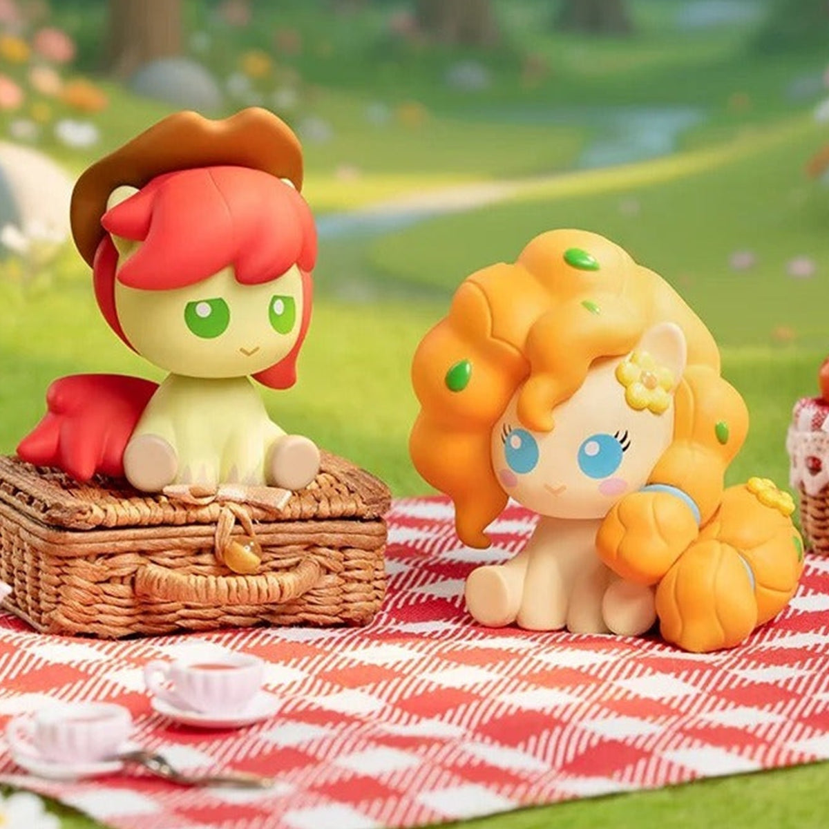 My Little Pony Home is Protection Series Magic Bottle Mini Figure Blind Box - Complete two pony mini figure examples on picnic display; random design not guaranteed