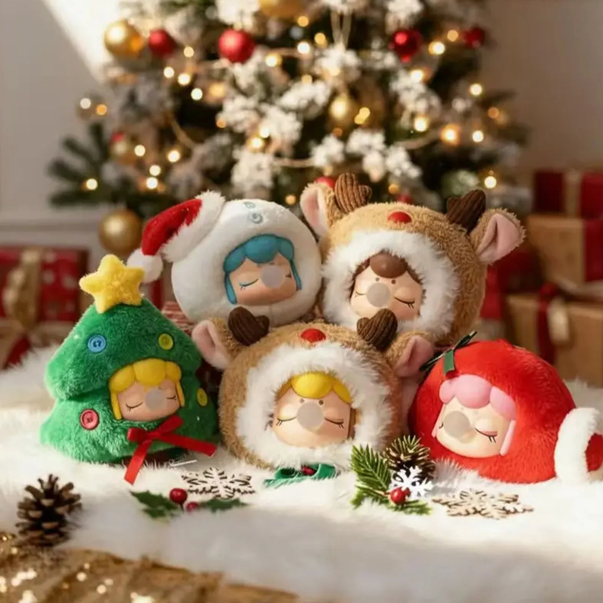 Nanci Christmas Gift: Christmas Gift plush pendant designs arranged in a Christmas scene; series reference, not one purchased set