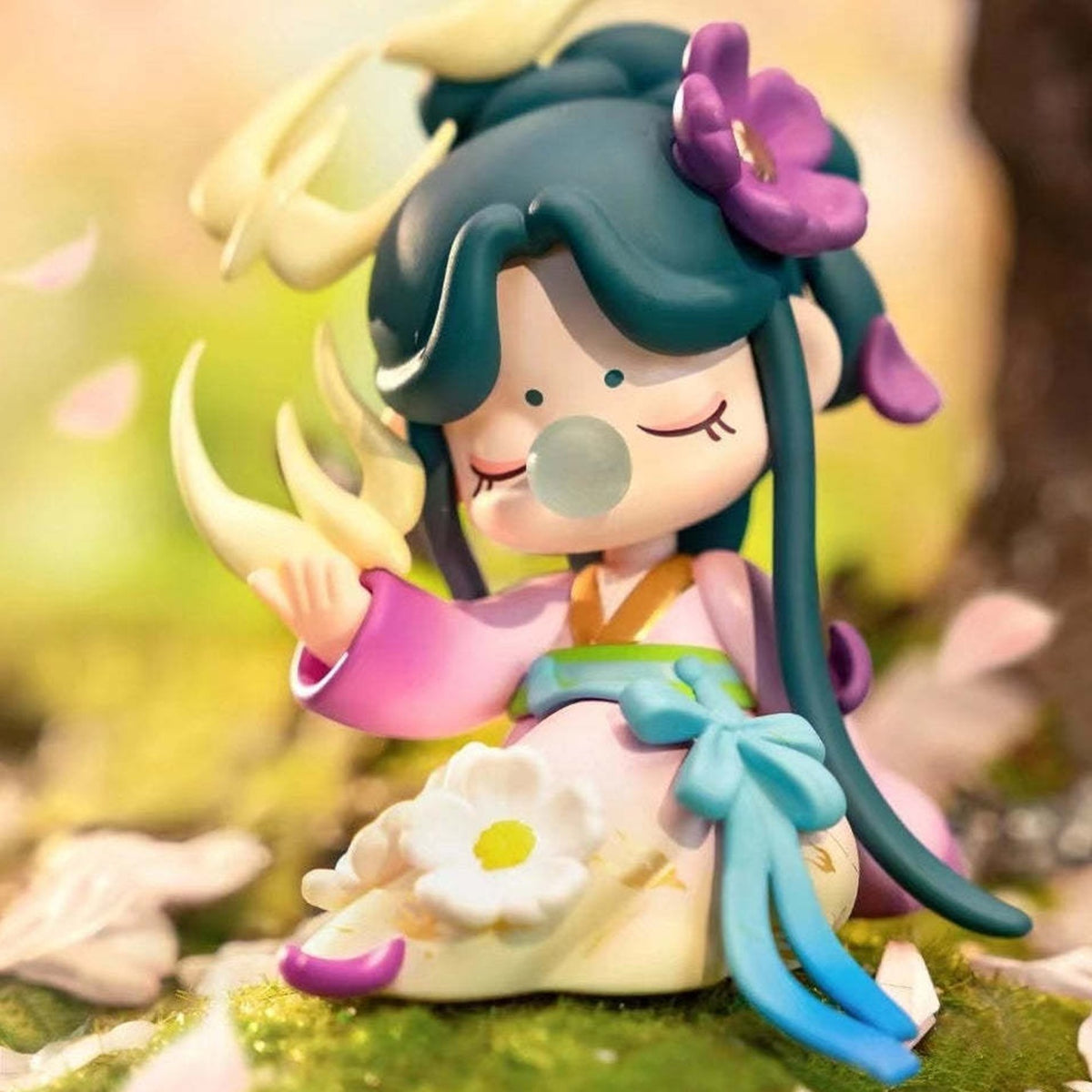 Nanci Poetic Beauty: Blue-haired Nanci figure with yellow floral styling