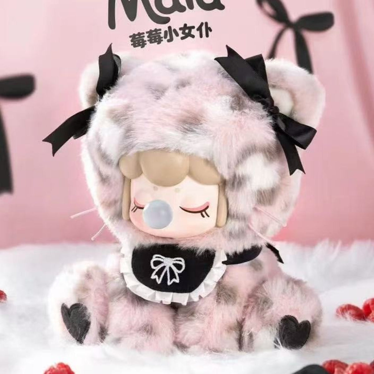 Nanci Tea Time Kitties: Silver-white kitten plush design with a black bow
