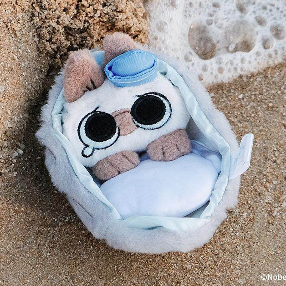 Nobeko Azukisan Oceanic Series Plush Pendant Blind Box - Complete cat plush pendant in light blue wrap; display props not included; random design not guaranteed