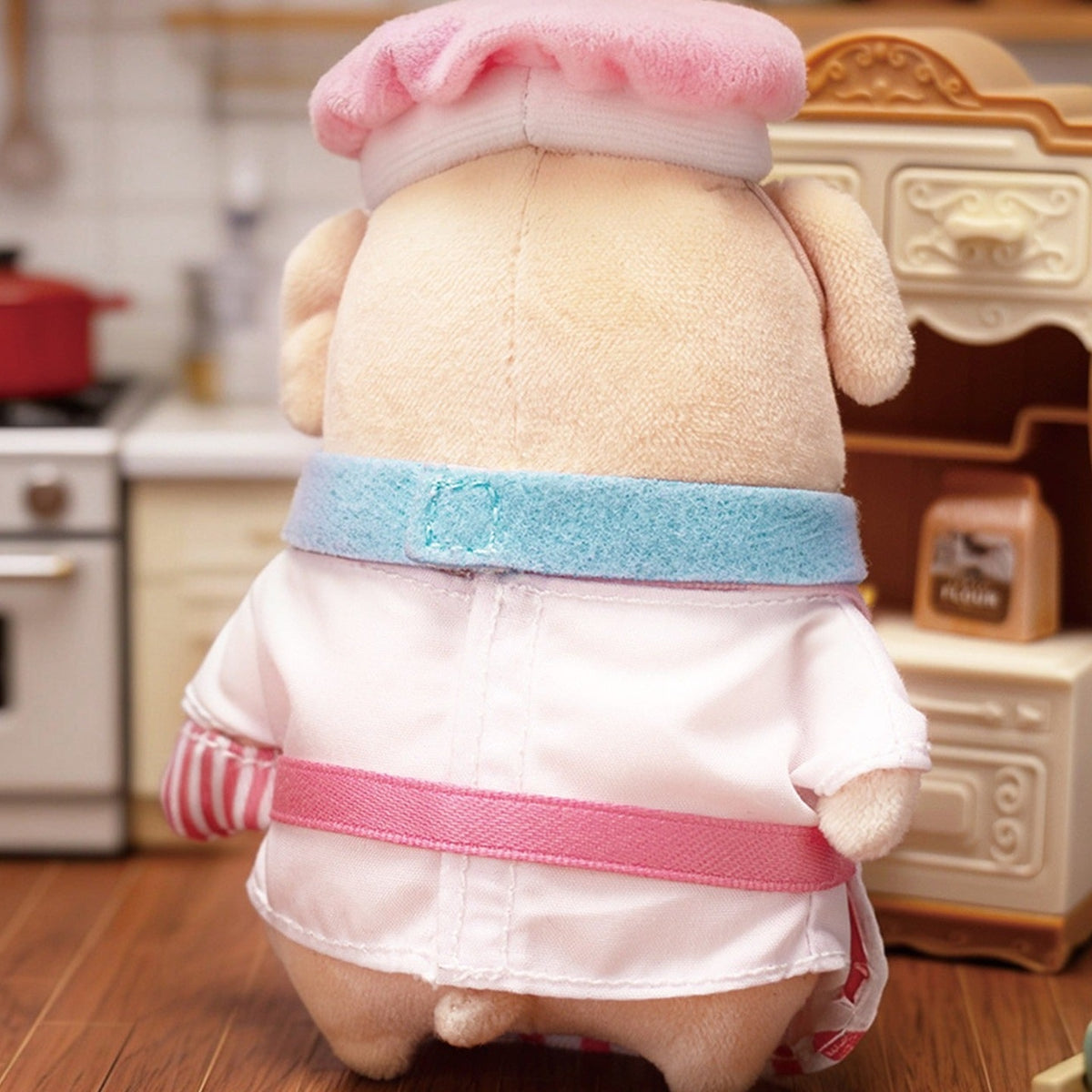 Nudaeng Baking Chef Dog plush pendant: rear view of chef hat, outfit and apron ties