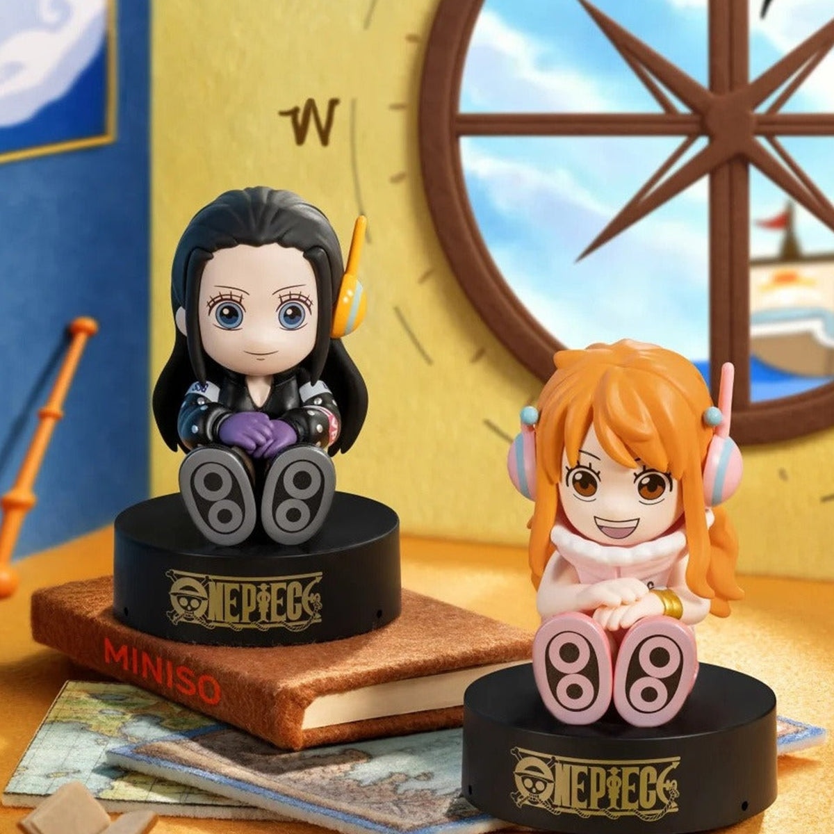 One Piece Series Aromatherapy Figure Blind Box - Two complete seated aromatherapy figure examples with bases; display props not included; random design not guaranteed