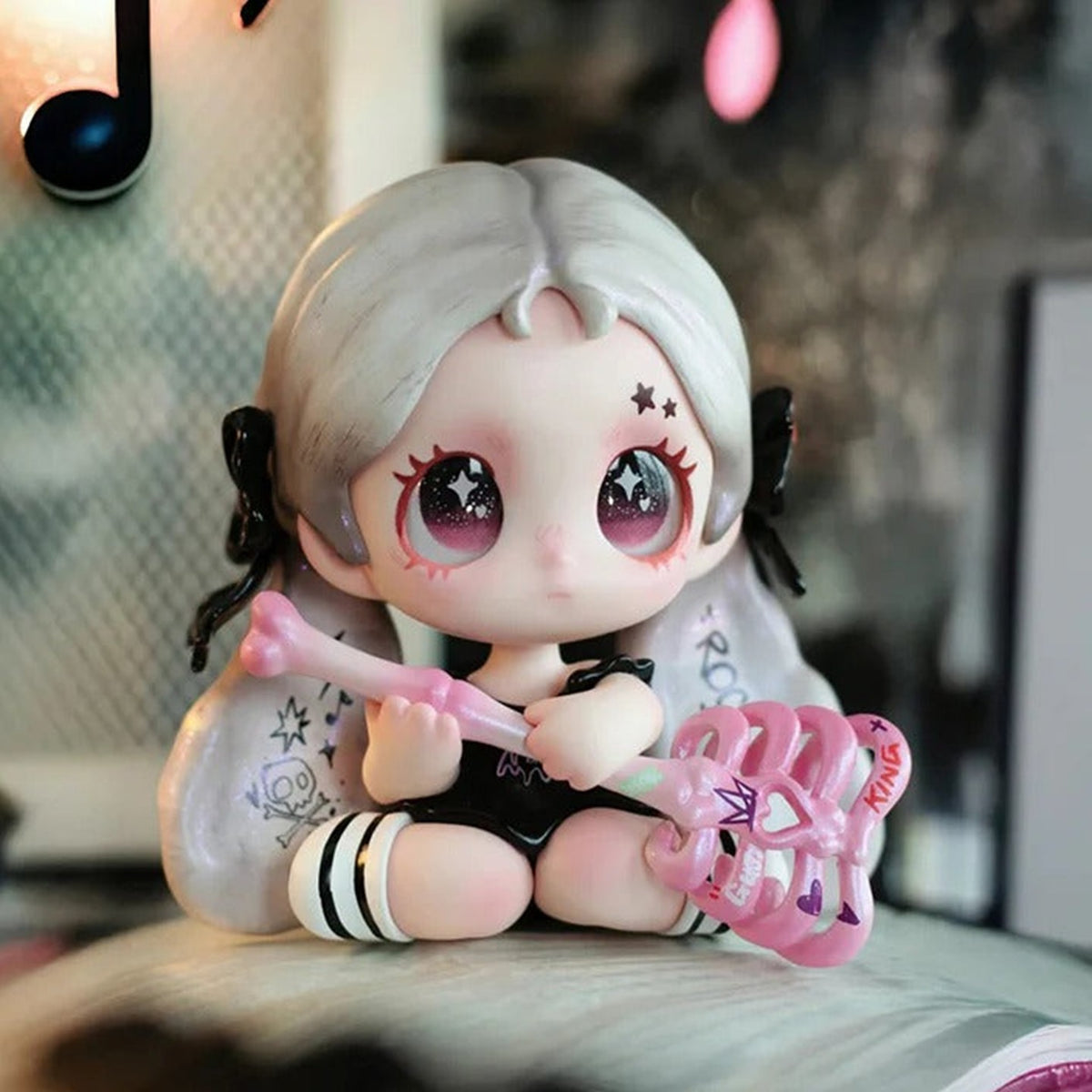 Ossia Feel The World Series Figures, Blind Box - Complete seated figure example with pink guitar; random design not guaranteed